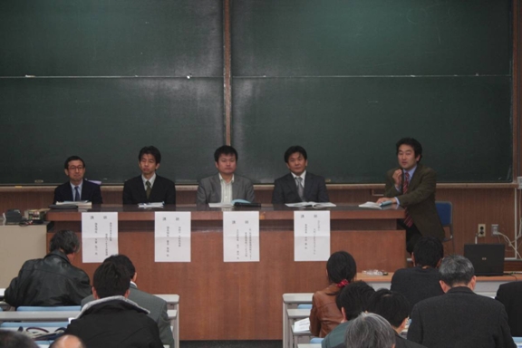 司会:佐賀大学農学部准教授 田中 宗浩 氏 (左から、大倉氏・香月氏・岩下氏・中坊氏・田中氏)